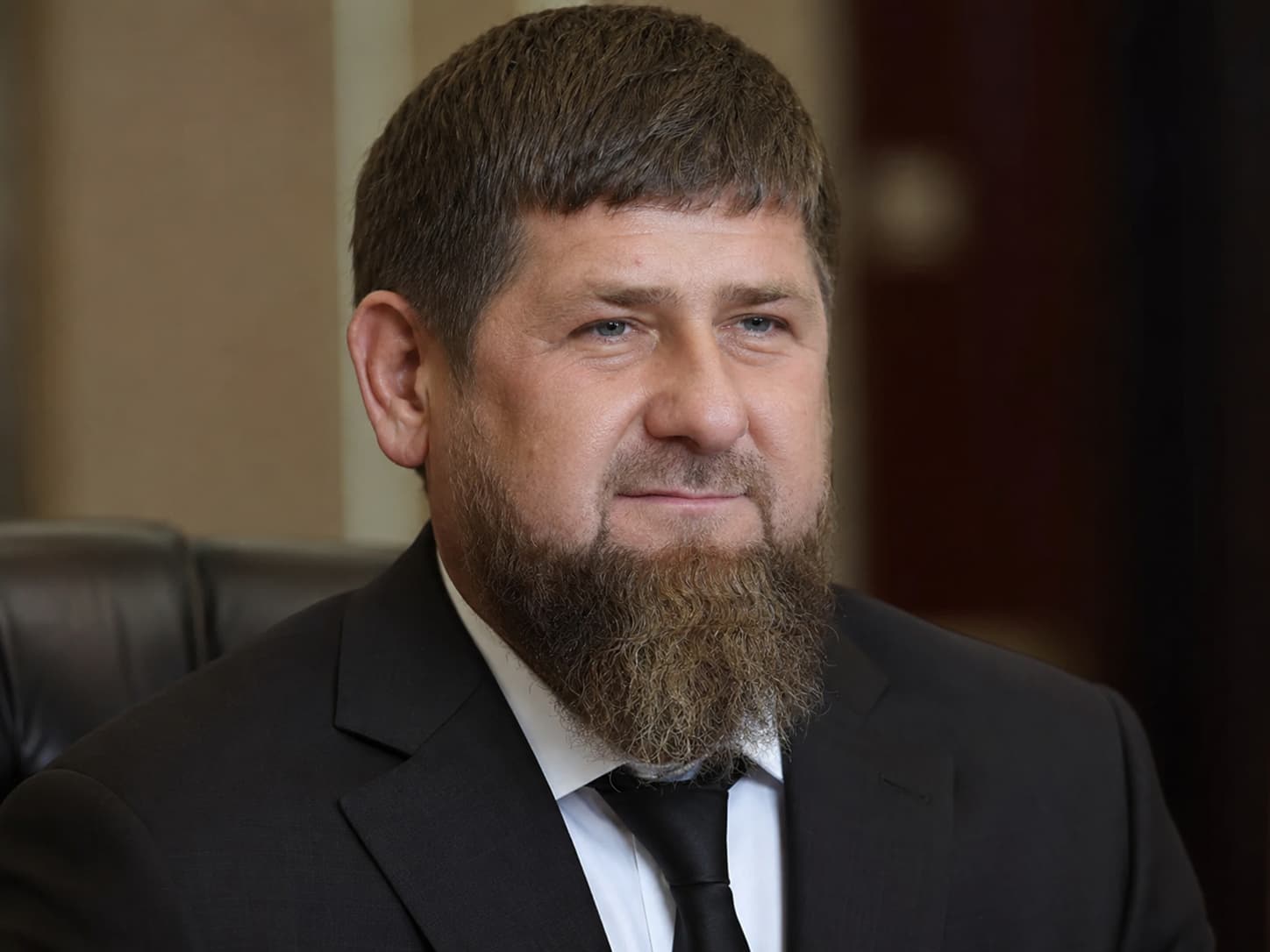 Рамзан Кадыров в официальной деловой обстановке