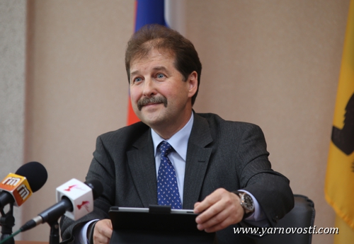 Первое судебное заседание по иску Сенина к Немцову назначено на 18 июля