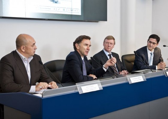 Бордунов (крайний слева)