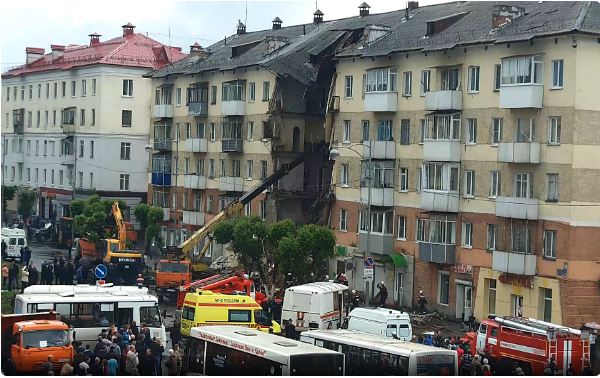 Обрушившийся дом в Междуреченске Кемеровской области
