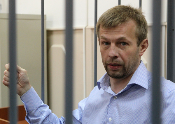 2248440 18.07.2013 Мэр Ярославля Евгений Урлашов, обвиняемый в получении взятки, в зале заседаний Басманного районного суда, где рассматривается ходатайство следствия об отстранении его от должности. Руслан Кривобок/РИА Новости